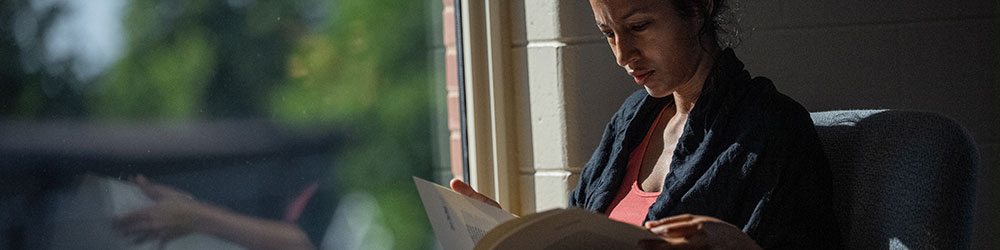woman reading library